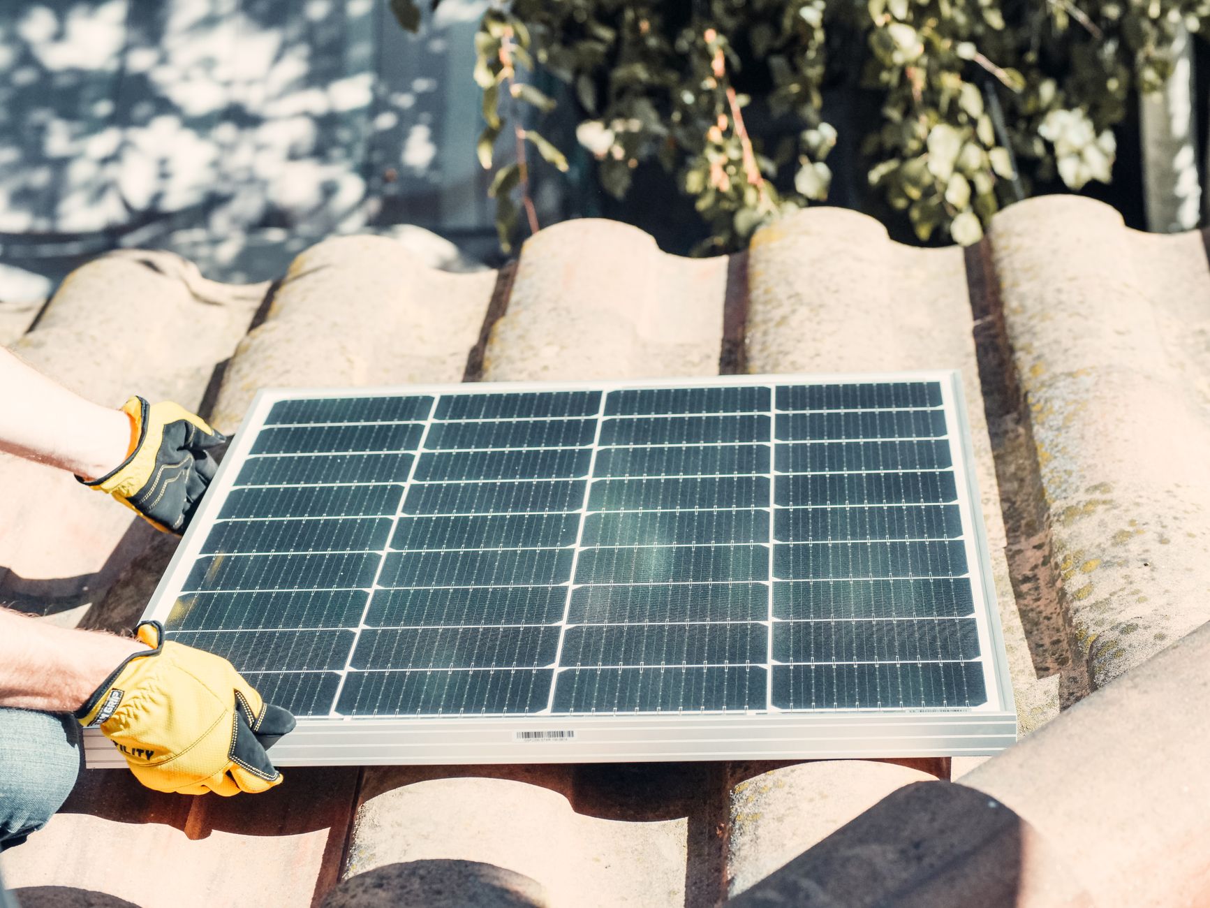 Installateur panneaux solaires équipe à Villeurbanne